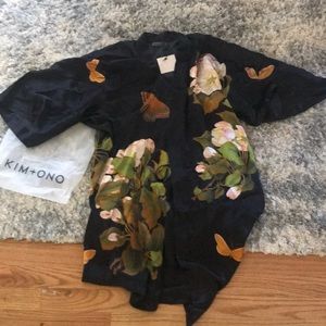 NWT Kim + Ono short sleeve tie silk robe
